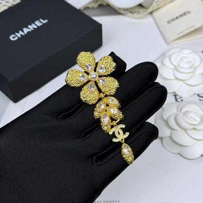 18K  Chanel 26C Flower Crystal Drop Gold Brooch